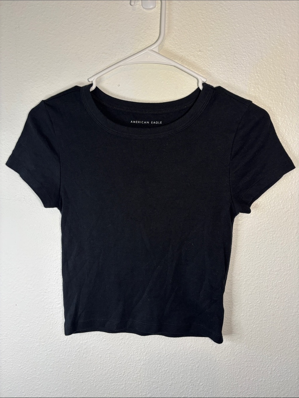 American Eagle Outfitters Black Cropped Tee - Short Sleeve Crewneck
